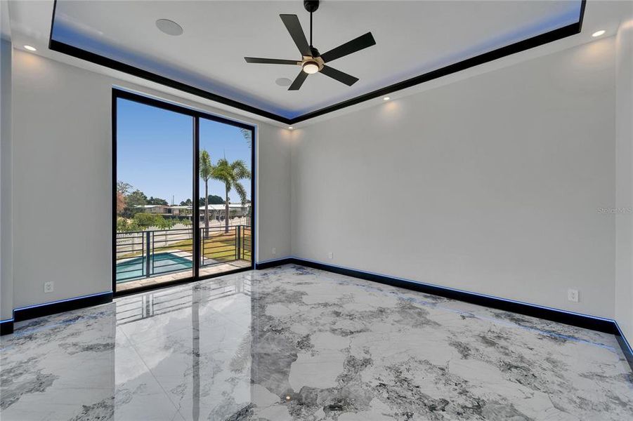 Spacious, unfurnished interior of a new home in , Apollo Beach (Image 98).