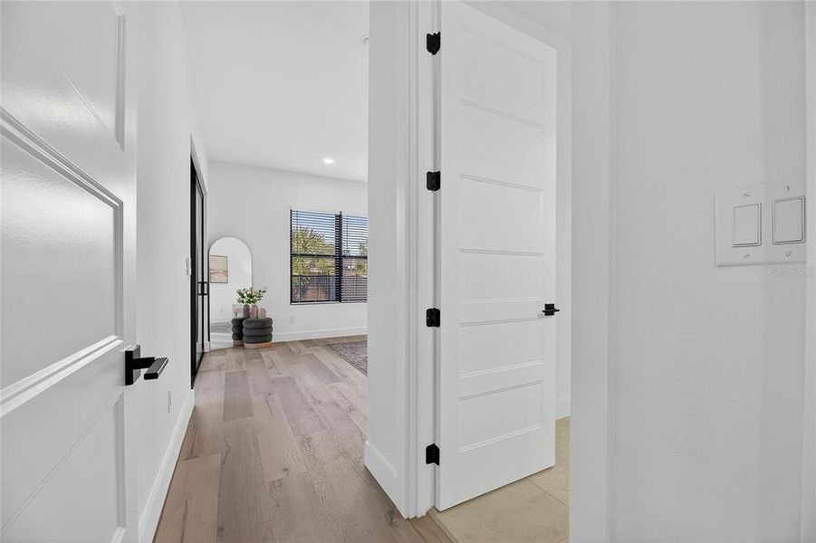 Spacious, unfurnished interior of a new home in , Sarasota (Image 22).