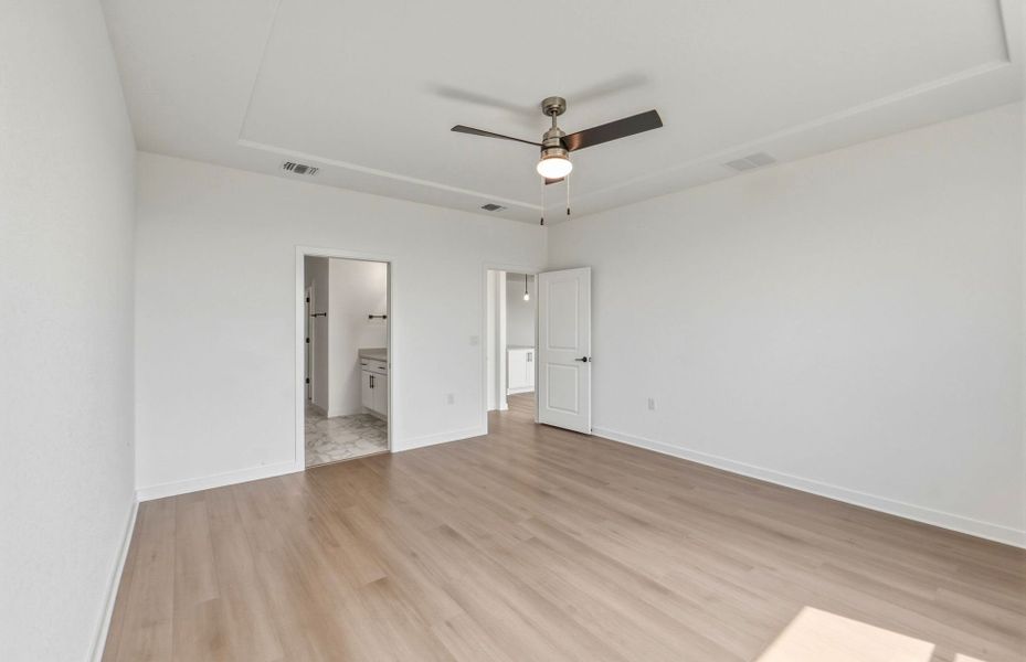 Spacious, unfurnished interior of a new home in Sun City Texas, Georgetown (Image 48).