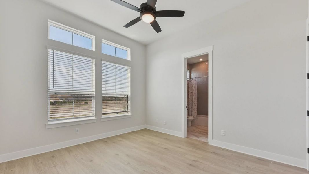 Representative unfurnished interior of a home built from the Franklin by Chesmar Homes in Feathergrass, Florence (Image 20).
