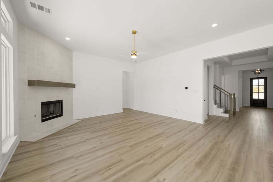 Spacious, unfurnished interior of a new home in Panchasarp Farms, Burleson (Image 26). Spacious, unfurnished interior of a new home in Panchasarp Farms, Burleson (Image 26).