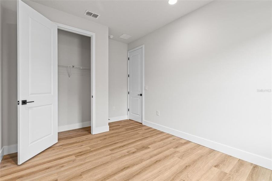 Spacious, unfurnished interior of a new home in , Debary (Image 12).