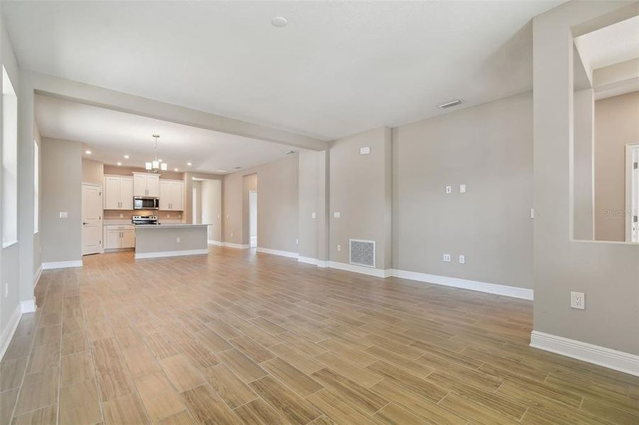 Spacious, unfurnished interior of a new home in , St. Petersburg (Image 16).