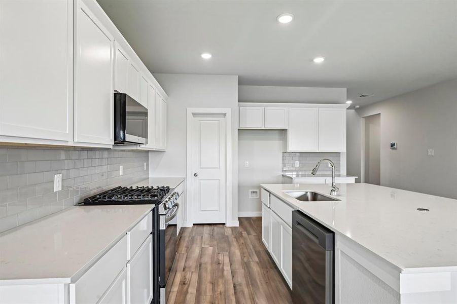 Furnished interior view inside a new home in Lone Oak, Alvarado (Image 14).
