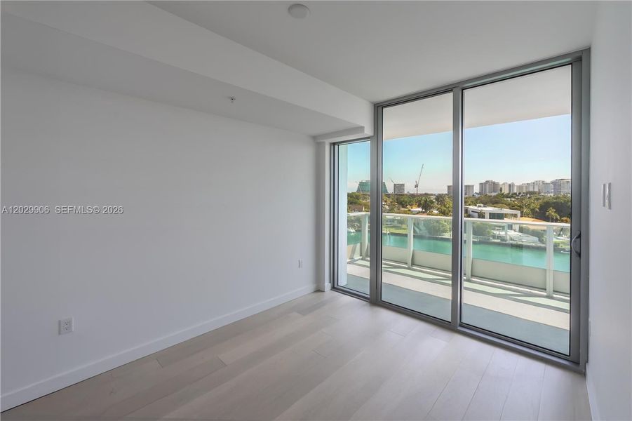 Spacious, unfurnished interior of a new home in , Bay Harbor Islands (Image 7).