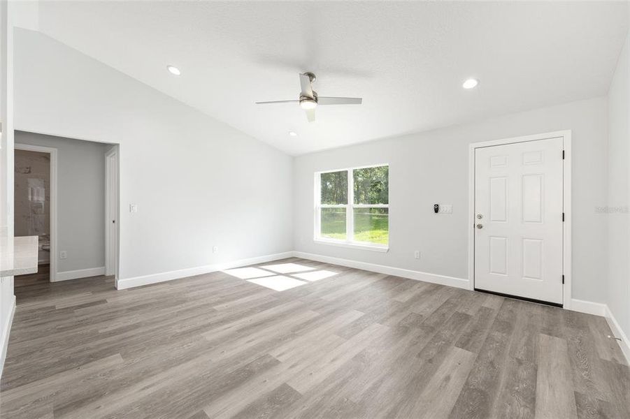 Spacious, unfurnished interior of a new home in , Ocala (Image 11).