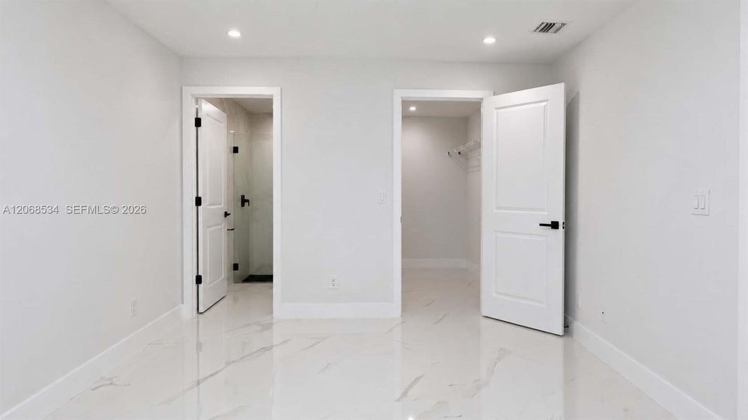 Spacious, unfurnished interior of a new home in , Lehigh Acres (Image 21).