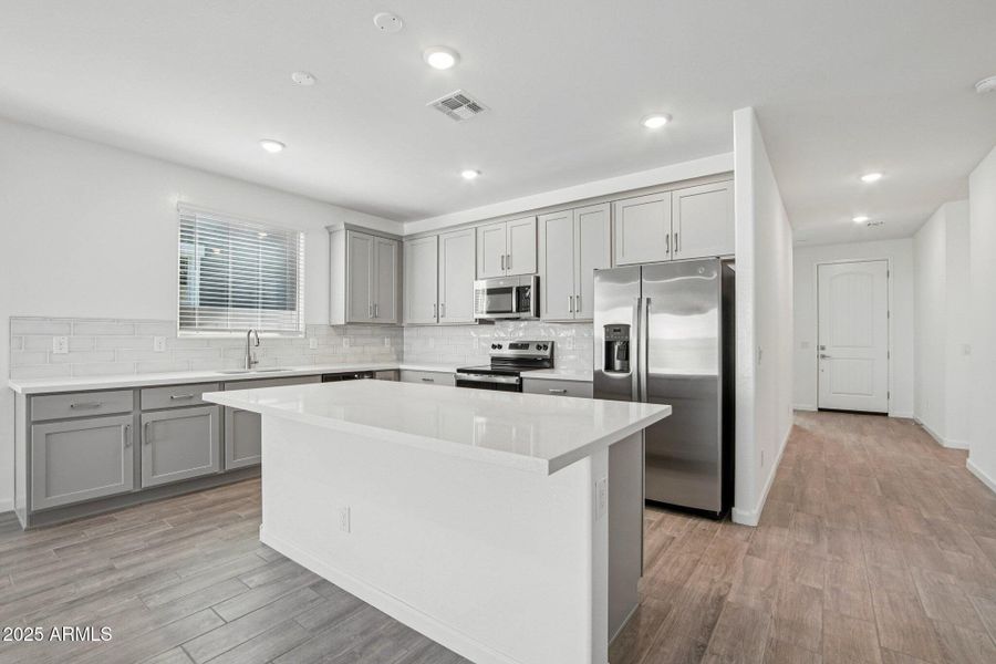 14-web-or-mls-W Tamarisk Ave-S1012-010