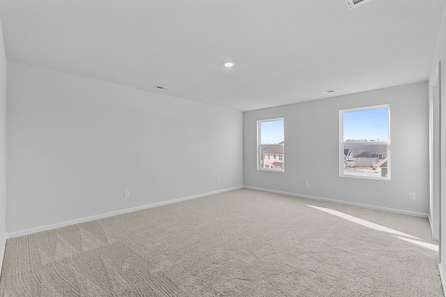 Spacious, unfurnished interior of a new home in Hanes Lake, Winston-Salem (Image 23).