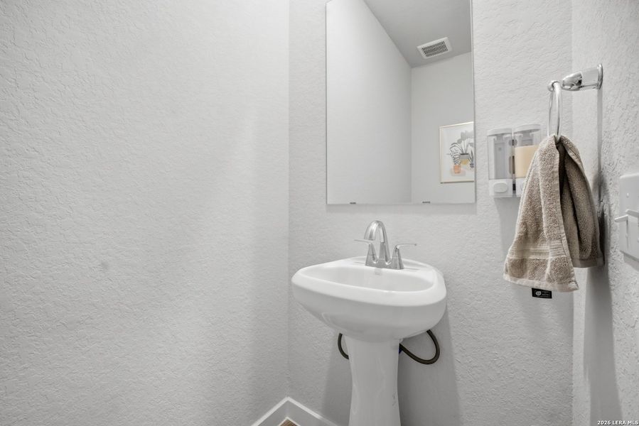 Close-up of interior finishes inside a home in Senna, San Antonio (Image 20).