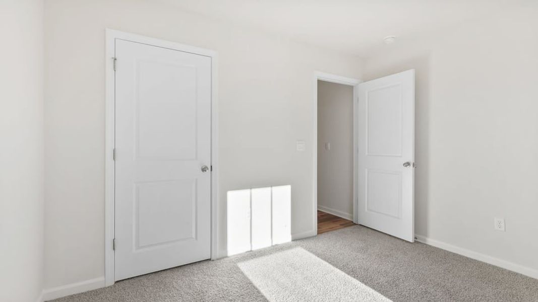 Spacious, unfurnished interior of a new home in Cascade Point, Seneca (Image 18).