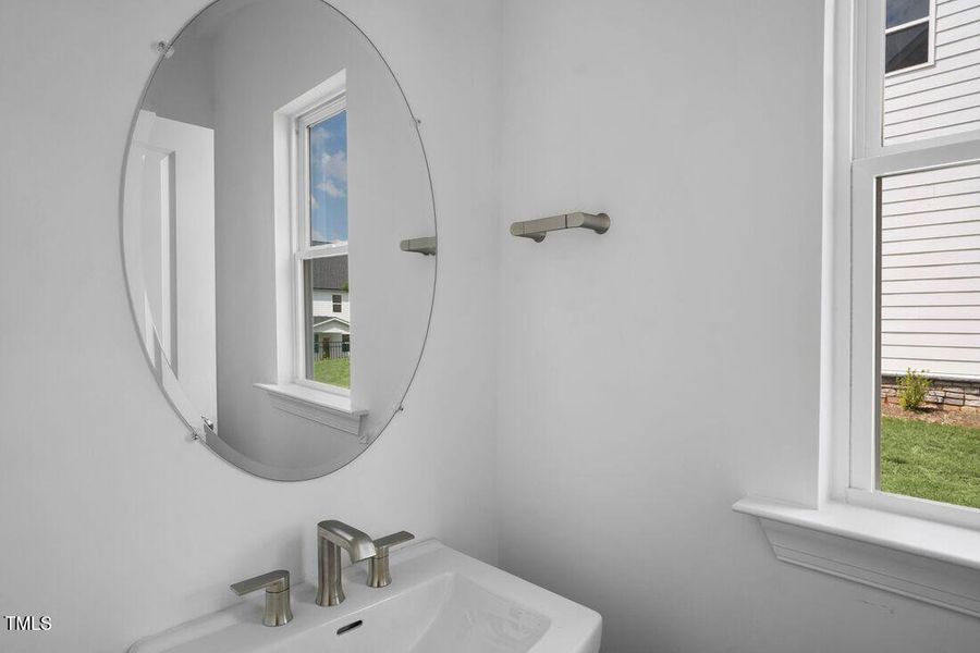 silverstone-bedford-lot-372-bathroom-01