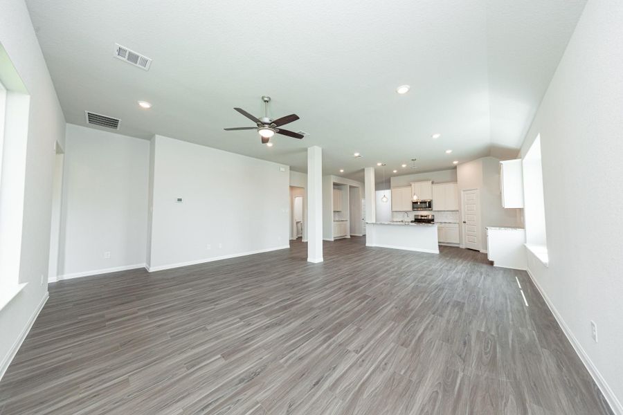 Spacious, unfurnished interior of a new home in Bluestem, Brookshire (Image 16). Spacious, unfurnished interior of a new home in Bluestem, Brookshire (Image 16).