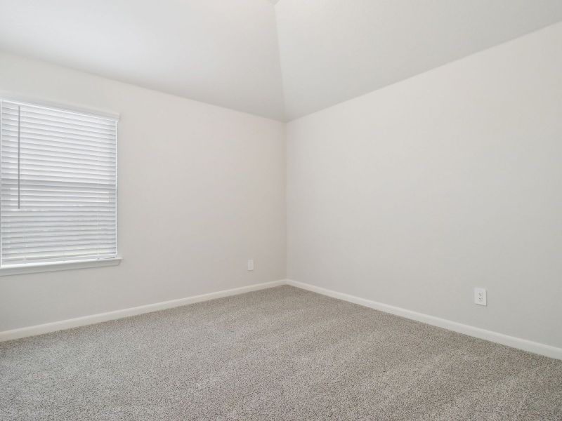 Spacious, unfurnished interior of a new home in Arcadia Ridge - Classic Series, San Antonio (Image 22).