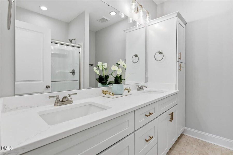 28-600 S Vance St-28