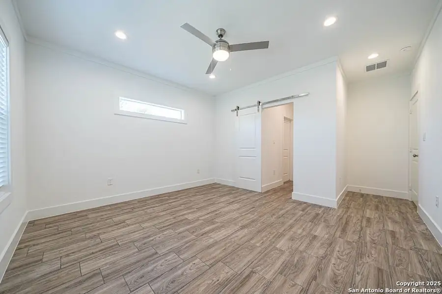 Spacious, unfurnished interior of a new home in , San Antonio (Image 11).