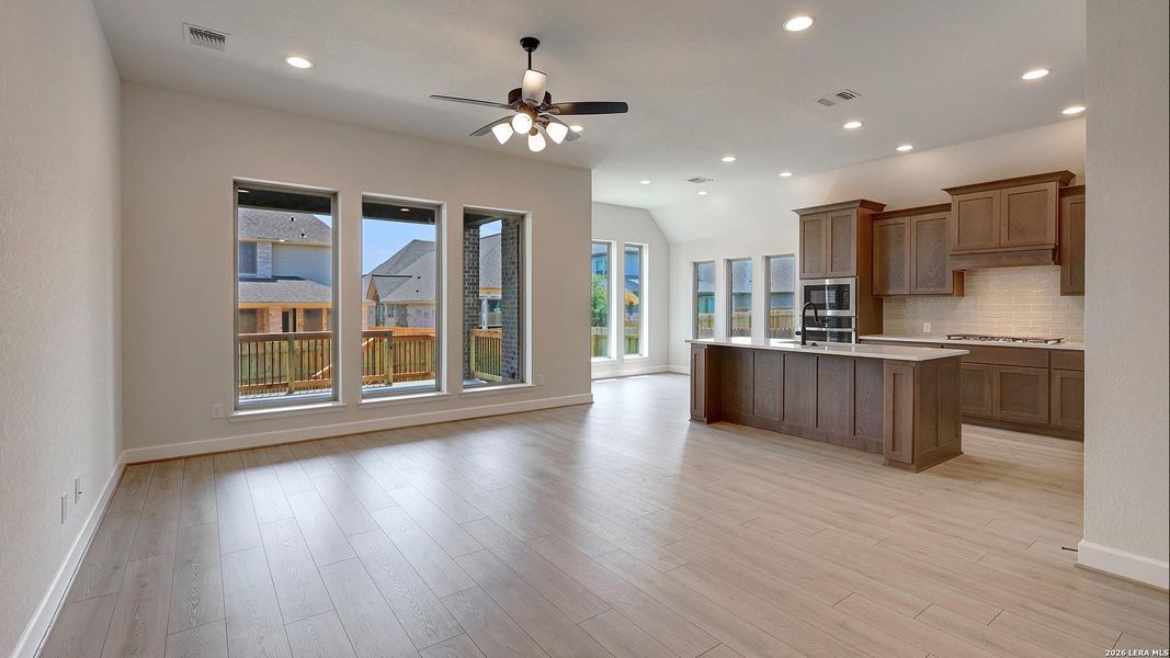 Spacious, unfurnished interior of a new home in Arcadia Ridge, San Antonio (Image 23).