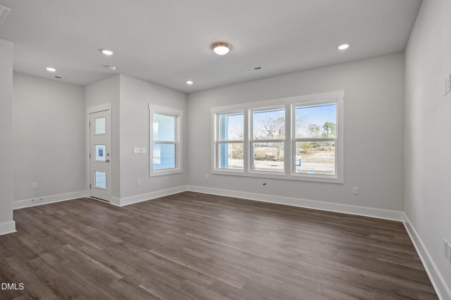 005_AP2-0309 Foyer - Medium