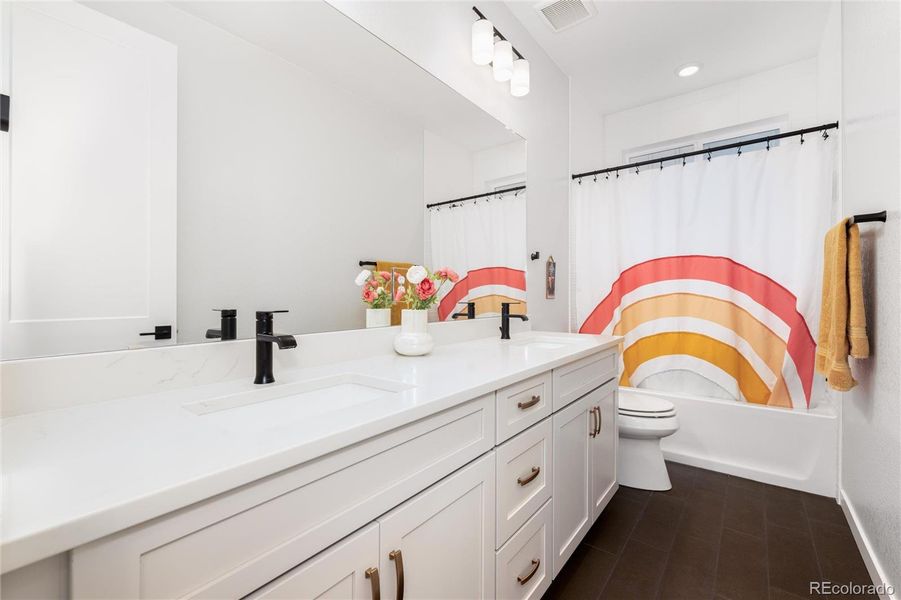 Shared full bathroom.