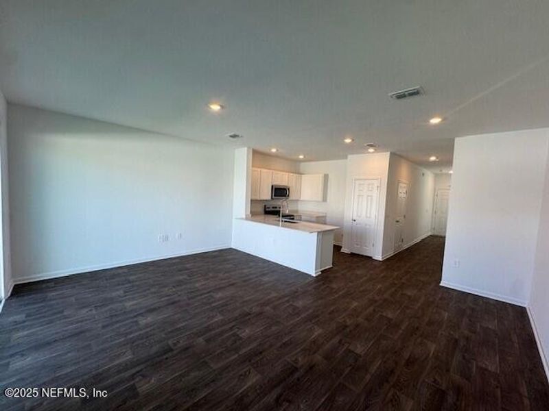 Spacious, unfurnished interior of a new home in The Landing, Middleburg (Image 43). Spacious, unfurnished interior of a new home in The Landing, Middleburg (Image 43).