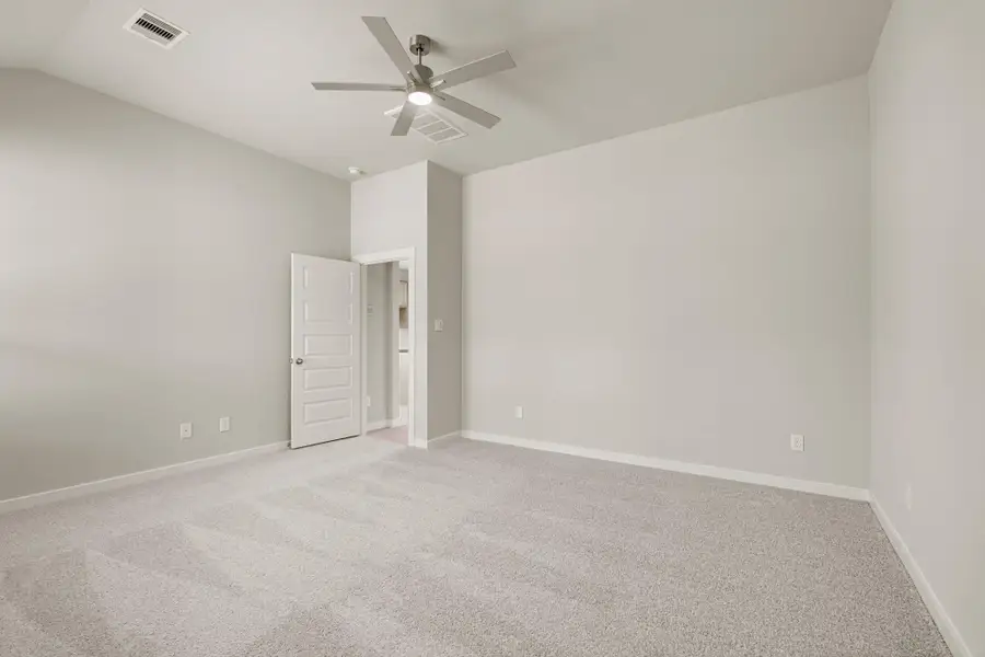 Spacious, unfurnished interior of a new home in Grand Oaks – The Cove, Houston (Image 8). Spacious, unfurnished interior of a new home in Grand Oaks – The Cove, Houston (Image 8).