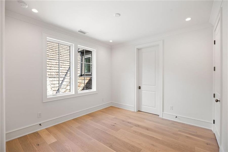 Spacious, unfurnished interior of a new home in , Atlanta (Image 18).