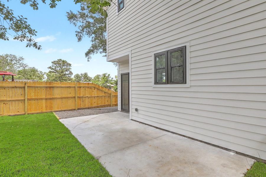 Exterior details and patio area of a home in , Charleston (Image 4).