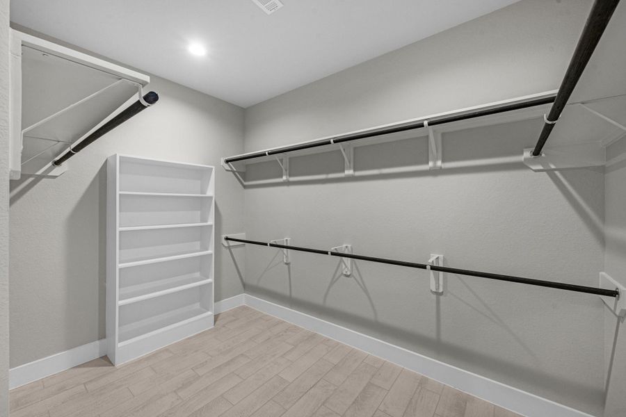 Spacious, unfurnished interior of a new home in Morton Creek Ranch, Katy (Image 17).