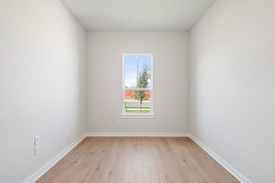 Spacious, unfurnished interior of a new home in Lariat, Liberty Hill (Image 14).
