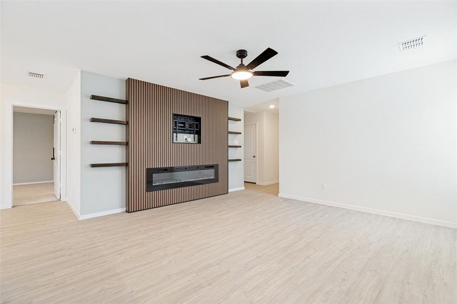 Spacious, unfurnished interior of a new home in Tillage Farms, Princeton (Image 17).