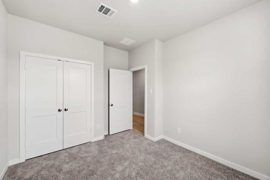 Spacious, unfurnished interior of a new home in Crockett Meadows, Conroe (Image 24).