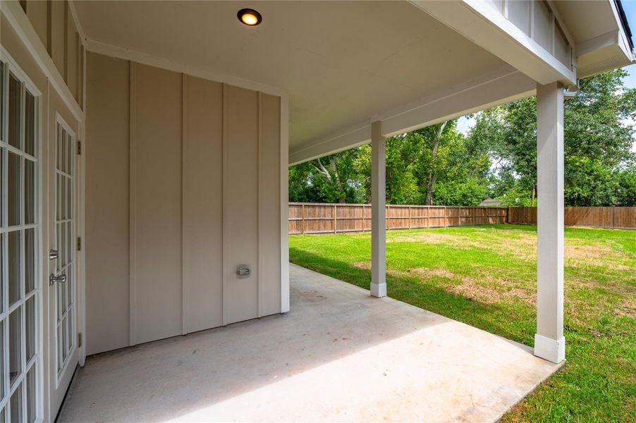 Exterior details and patio area of a home in , Alvin (Image 24).
