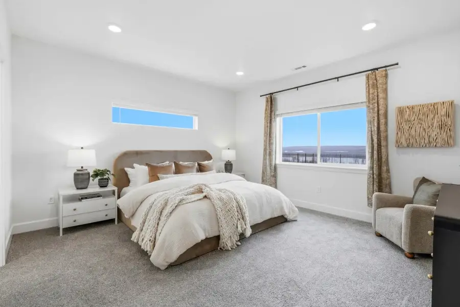 Furnished interior view inside a new home in Upland Meadows, Hermiston (Image 7).