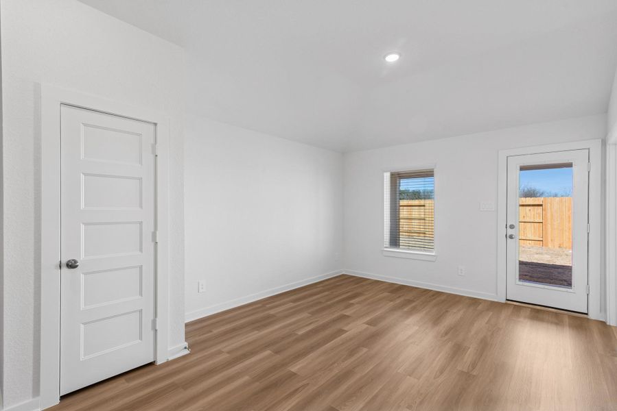 Spacious, unfurnished interior of a new home in Wildrye, Waller (Image 31).