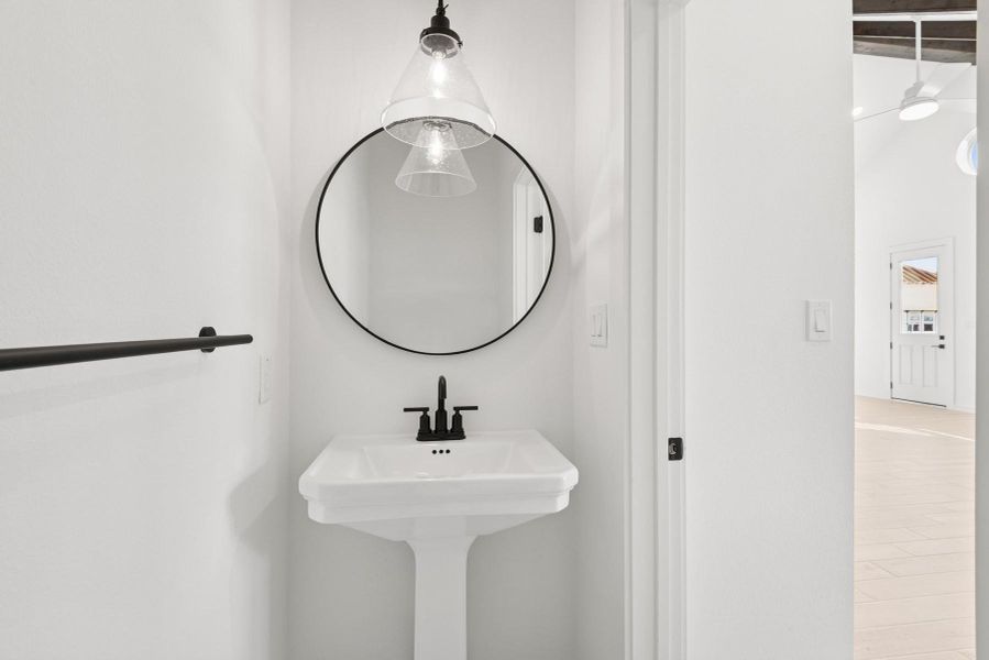 Half bath (*Photo not of actual home and used for illustration purposes only.) Half bath (*Photo not of actual home and used for illustration purposes only.)