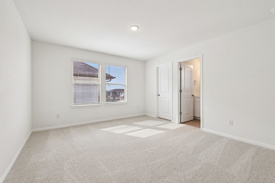 Spacious, unfurnished interior of a new home in Crosswinds, Kyle (Image 21).