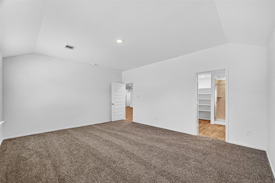Spacious, unfurnished interior of a new home in Windstone on the Prairie, Richmond (Image 39).