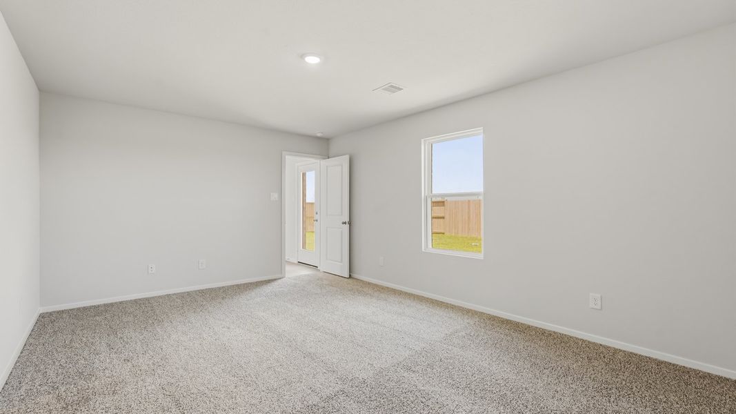 Spacious, unfurnished interior of a new home in Sunterra, Katy (Image 15).