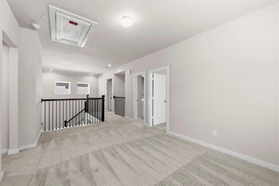 Spacious, unfurnished interior of a new home in Barton Creek Ranch, Conroe (Image 26).