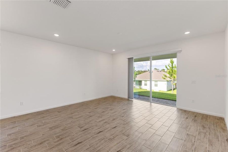 Spacious, unfurnished interior of a new home in Summerbrooke, Mount Dora (Image 8).