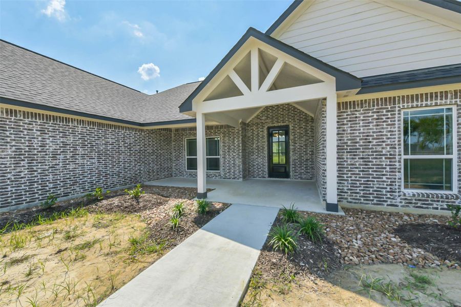 Front exterior of a new home in , Baytown, TX, highlighting curb appeal (Image 12). Front exterior of a new home in , Baytown, TX, highlighting curb appeal (Image 12).