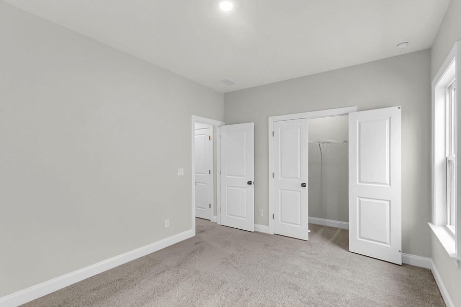 Spacious, unfurnished interior of a new home in Tidewater at Lakes of Cane Bay, Summerville (Image 37).