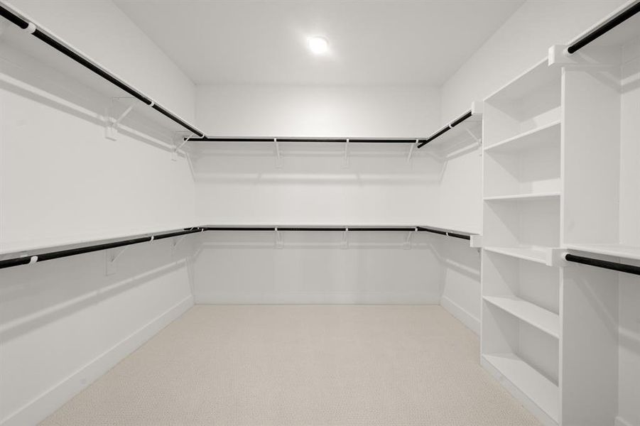 Spacious, unfurnished interior of a new home in High Country, Burleson (Image 18).