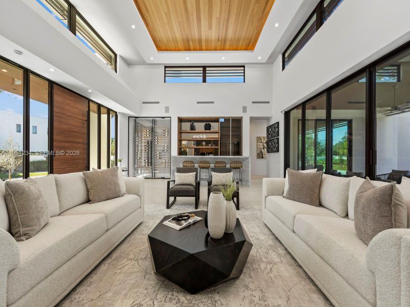 Community amenities in , Palmetto Bay (Image 47).