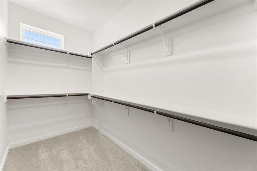 21. 827 Pedernales - Closet
