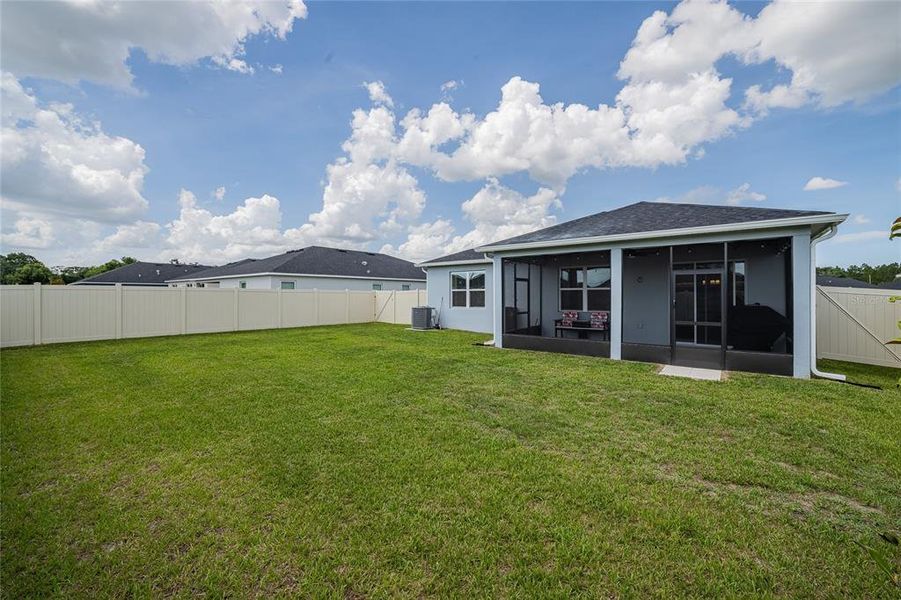 Exterior details and patio area of a home in , Bartow (Image 21).