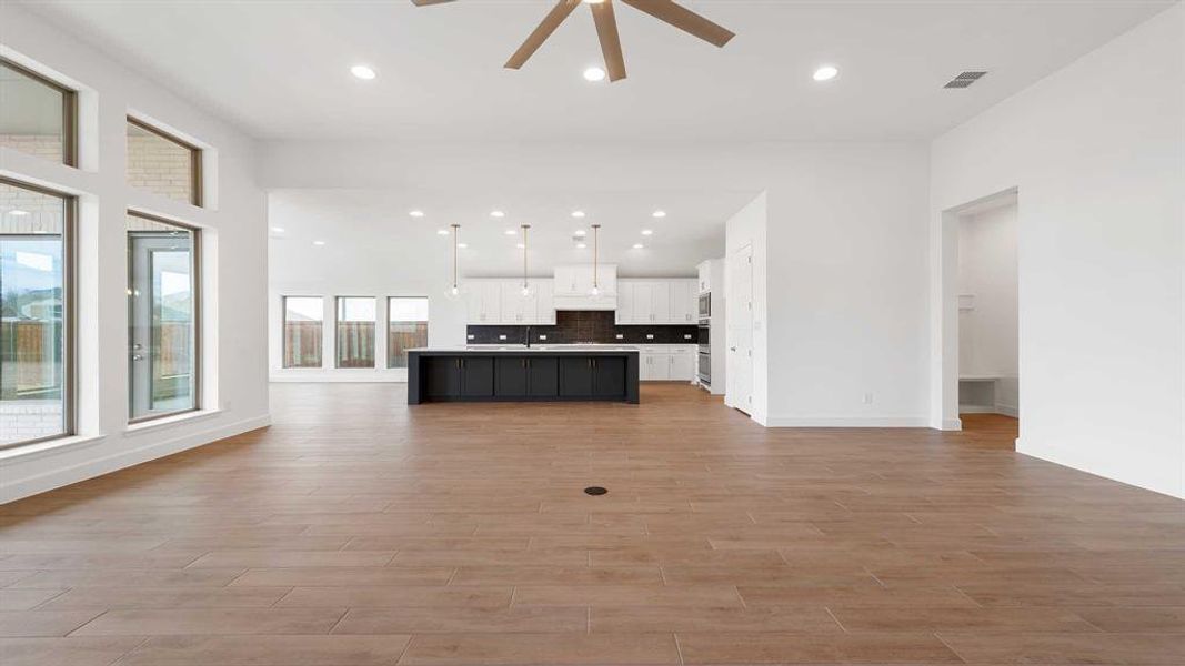 Spacious, unfurnished interior of a new home in Sonoma Verde, McLendon-Chisholm (Image 18).