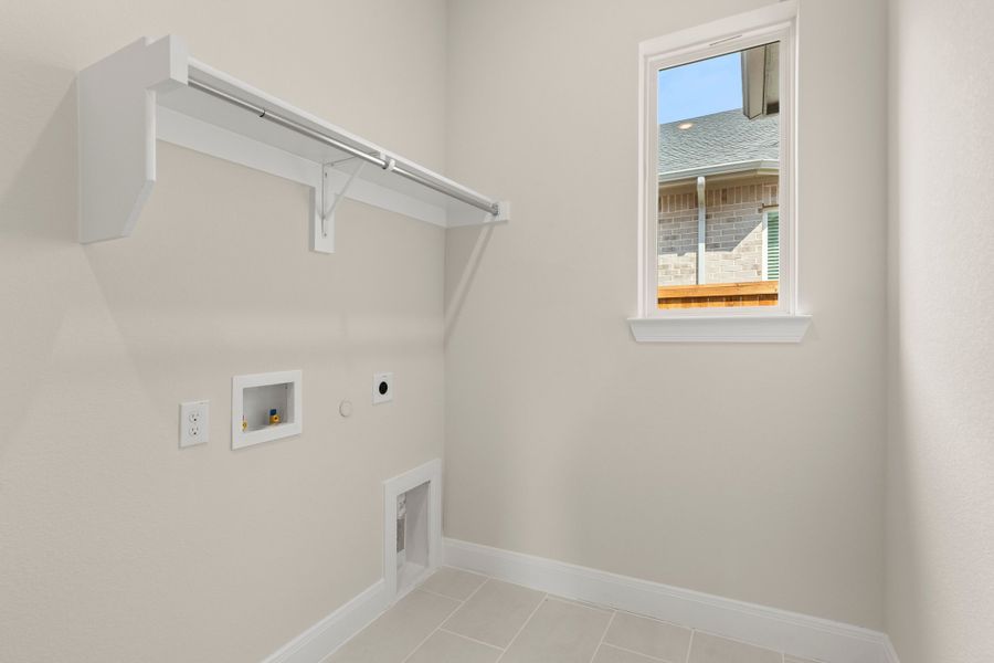 Spacious, unfurnished interior of a new home in Ten Mile Creek, Celina (Image 26).