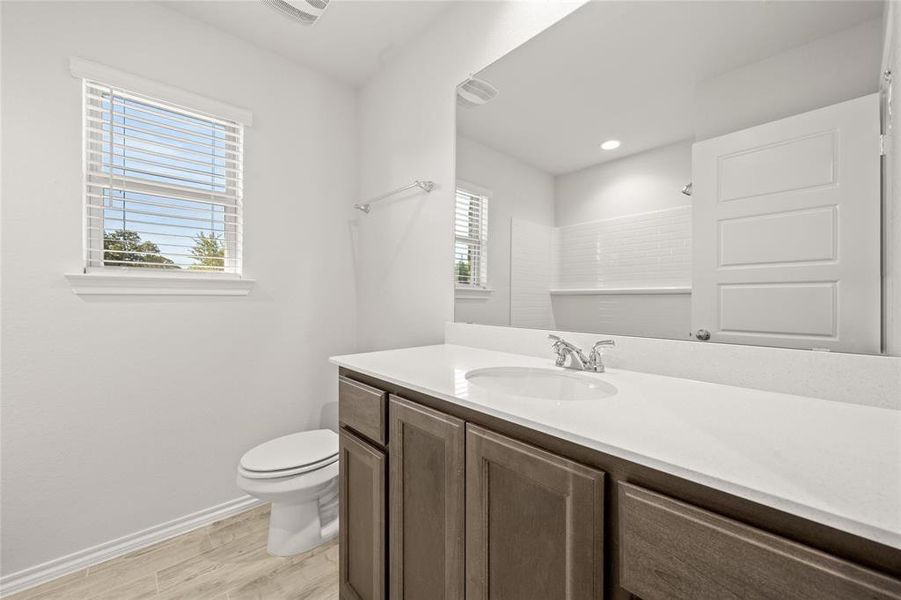 904 Granite Bathroom1