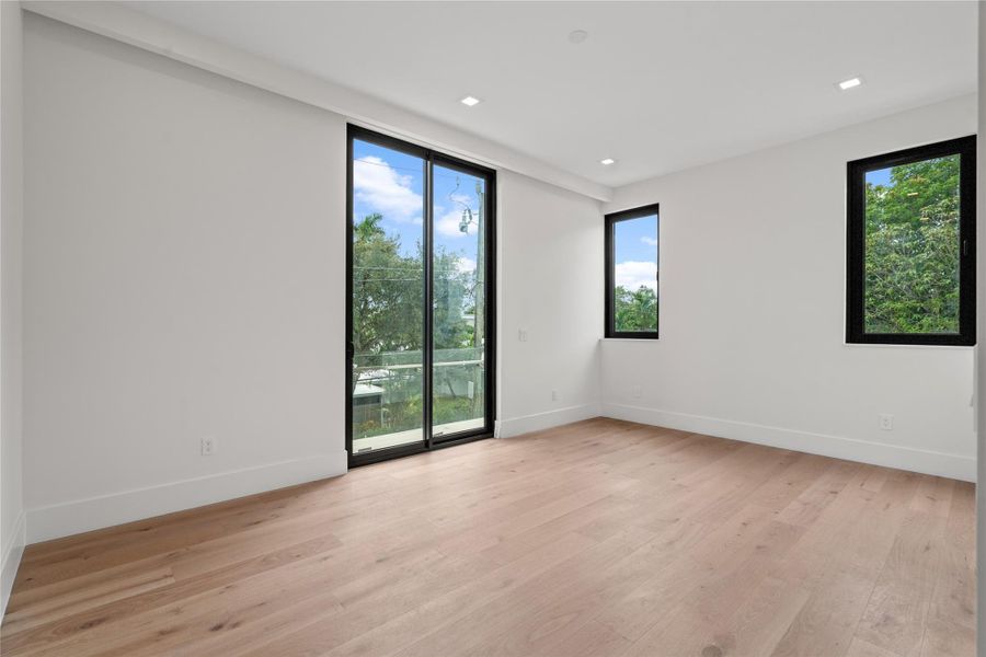 Spacious, unfurnished interior of a new home in , Pompano Beach (Image 28).